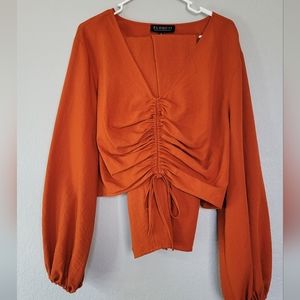 Cinched front v neck top & skirt - set